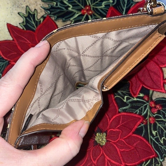 Brand New Michael Kors Phone Case Wristlet Zip Pockets Wallet Brown Gold Stars - Picture 13 of 15